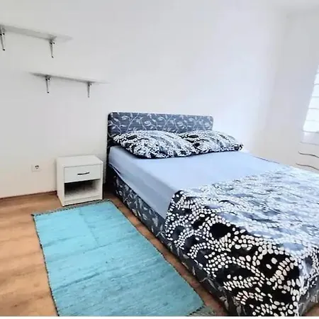 Apartman Dvosobni U Blizini Centra Grada